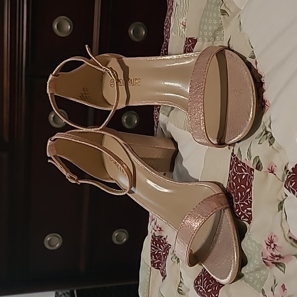 DreamPairs Rose Gold Metallic Block Heels - Picture 1 of 3